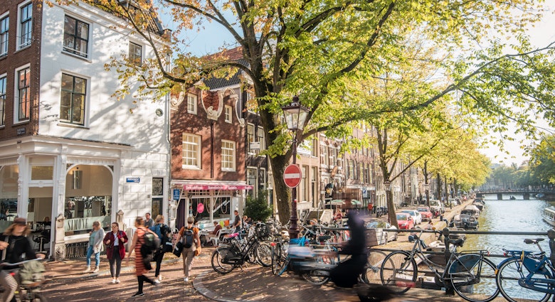 canal,  canal house,  day,  exterior,  people,  street
People in the city
Herfst in de binnenstad